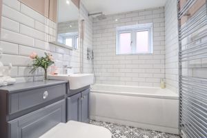 Family Bathroom- click for photo gallery